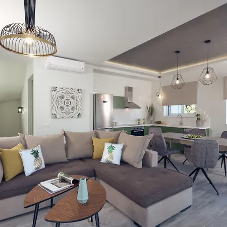 Chris & Jo Villas, Enchanting Escapes, With Heated Pools & Seaviews By Thinkvilla *