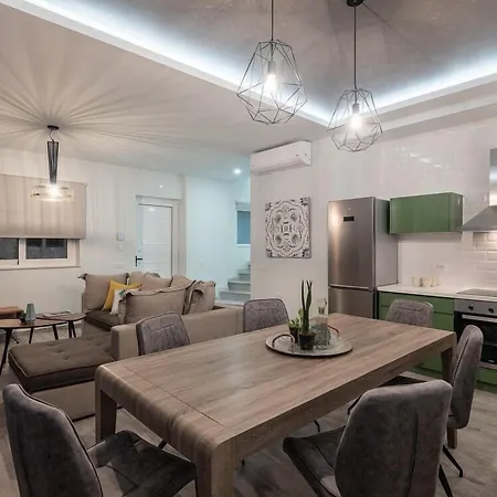 Chris & Jo Villas, Enchanting Escapes, With Heated Pools & Seaviews By Thinkvilla *