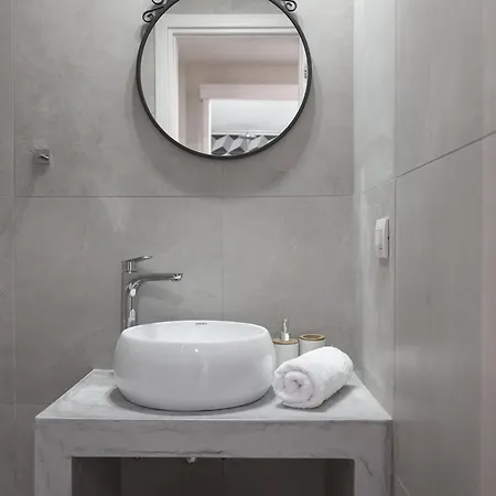 Chris & Jo Villas, Enchanting Escapes, With Heated Pools & Seaviews By Thinkvilla *