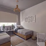 Chris & Jo Villas, Enchanting Escapes, With Heated Pools & Seaviews By Thinkvilla * 자킨토스 타운