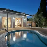 Chris & Jo Villas, Enchanting Escapes, With Heated Pools & Seaviews By Thinkvilla 빌라 자킨토스 타운