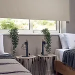 Chris & Jo Villas, Enchanting Escapes, With Heated Pools & Seaviews By Thinkvilla *