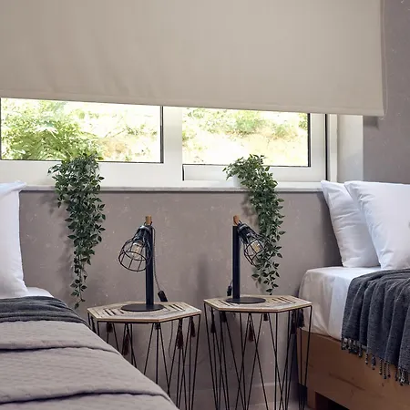 Chris & Jo Villas, Enchanting Escapes, With Heated Pools & Seaviews By Thinkvilla זקינטוס טאון