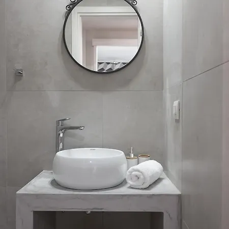 Chris & Jo Villas, Enchanting Escapes, With Heated Pools & Seaviews By Thinkvilla *