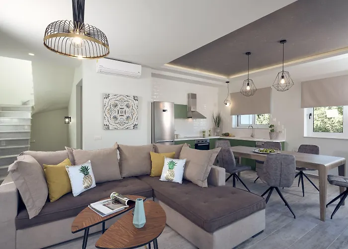 Chris & Jo Villas, Enchanting Escapes, With Heated Pools & Seaviews By Thinkvilla *