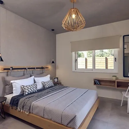 Chris & Jo Villas, Enchanting Escapes, With Heated Pools & Seaviews By Thinkvilla * 자킨토스 타운