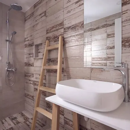 Chris & Jo Villas, Enchanting Escapes, With Heated Pools & Seaviews By Thinkvilla 빌라